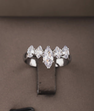 Elegante Zirkonia Sieradenset V-vorm - Perfect voor Dagelijks Gebruik en Feestjes