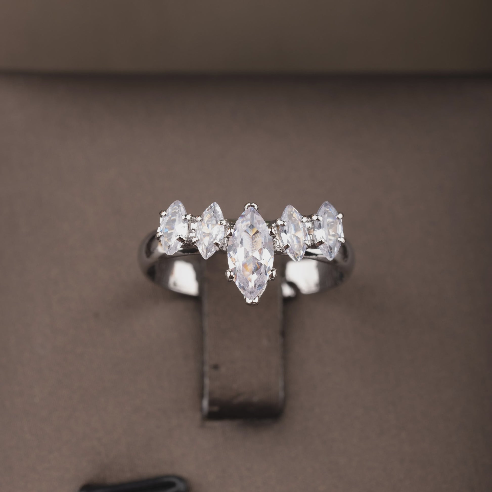 Elegante Zirkonia Sieradenset V-vorm - Perfect voor Dagelijks Gebruik en Feestjes