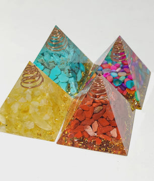 Orgonite Kristal Piramide - Energie & Meditatie Tool - Amethist & Kwarts Decoratie