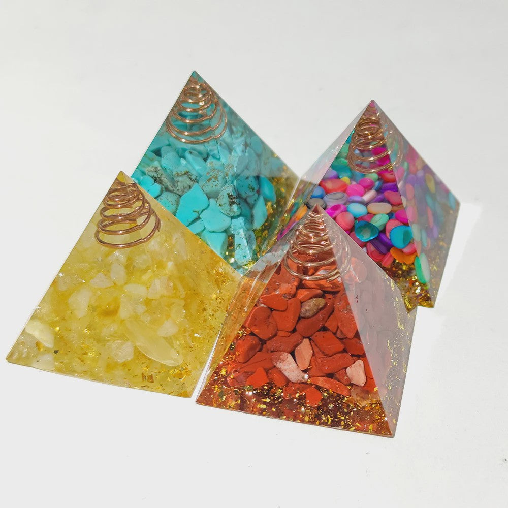 Orgonite Kristal Piramide - Energie & Meditatie Tool - Amethist & Kwarts Decoratie