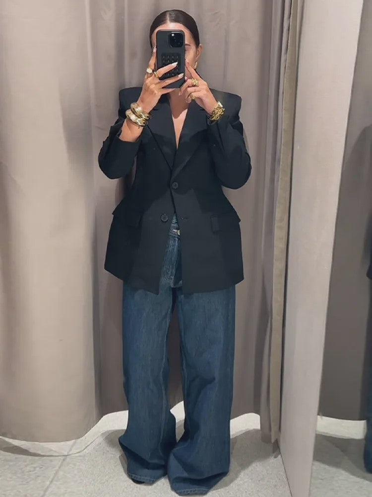 Chique Dames Blazer met Schoudervullingen en Split – Lente 2025 Collectie