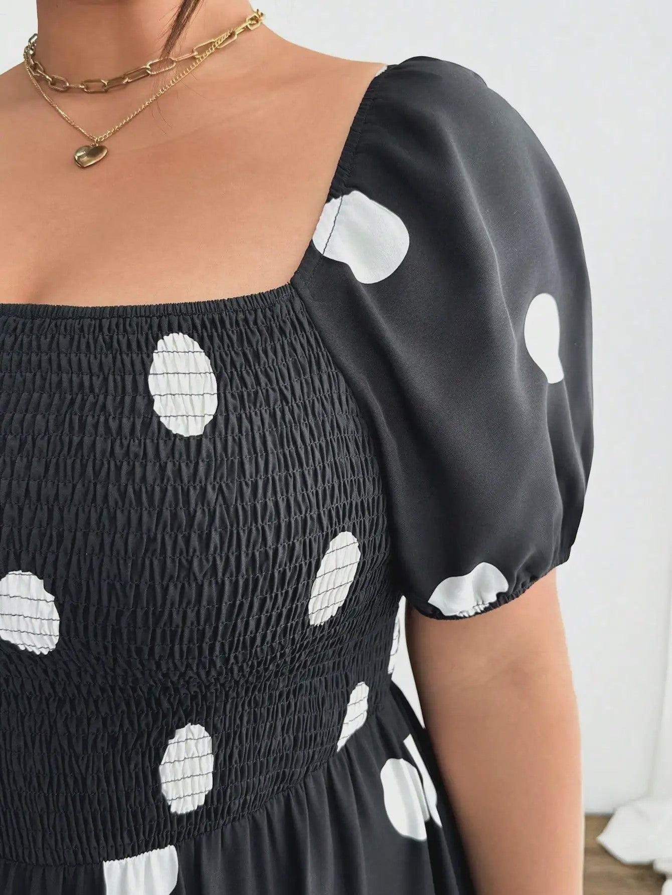 Zwarte Polka Dot Jurk met Pofmouwen en Vierkante Hals - Elegante Zomerjurk voor Dames