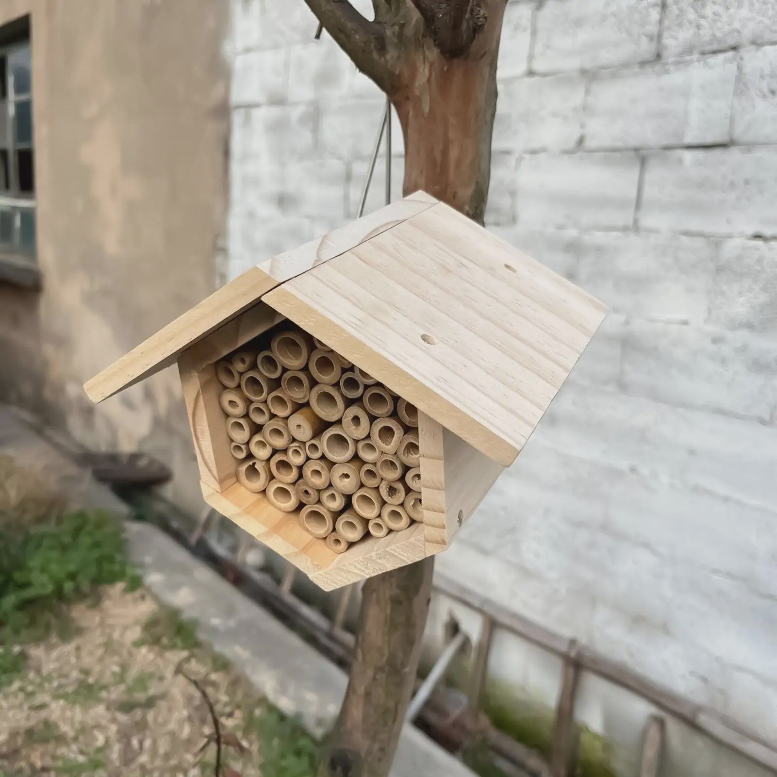 Houten Bijenhotel voor Tuin & Buiten - Natuurlijk Habitat voor Bijen, Vlinders & Insecten