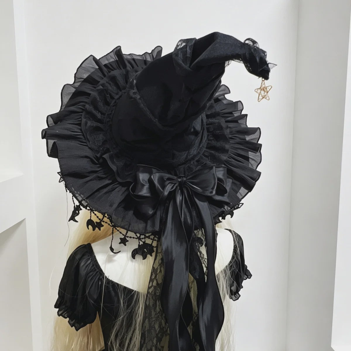 Luxe Heksenhoed van Kant en Fluweel met Maan & Sterren - Perfect voor Halloween & Cosplay