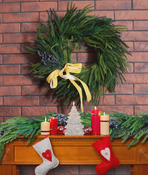 Handgemaakte Kerstkrans met Rode Bessen voor Buiten - Winter Decoratie