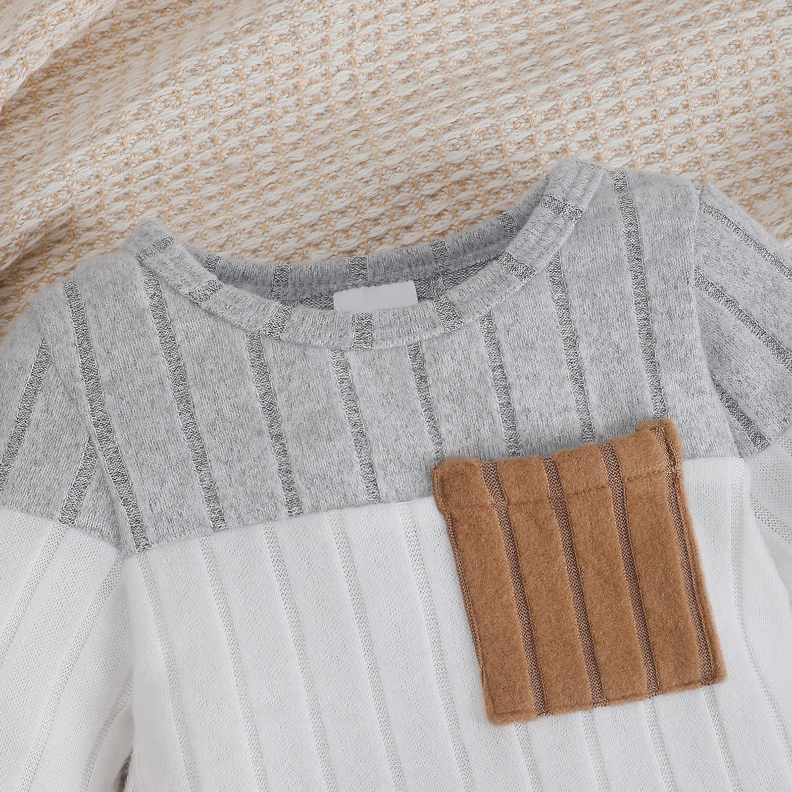 Baby Jongen Set: Longsleeve Bodysuit, Broekje & Muts - Kleurblok Design (0-18 Maanden)