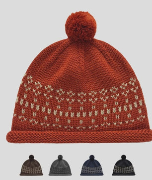 Dames Muts met Fair Isle Patroon, Pompon en Omgeslagen Boord - Warm & Stijlvol