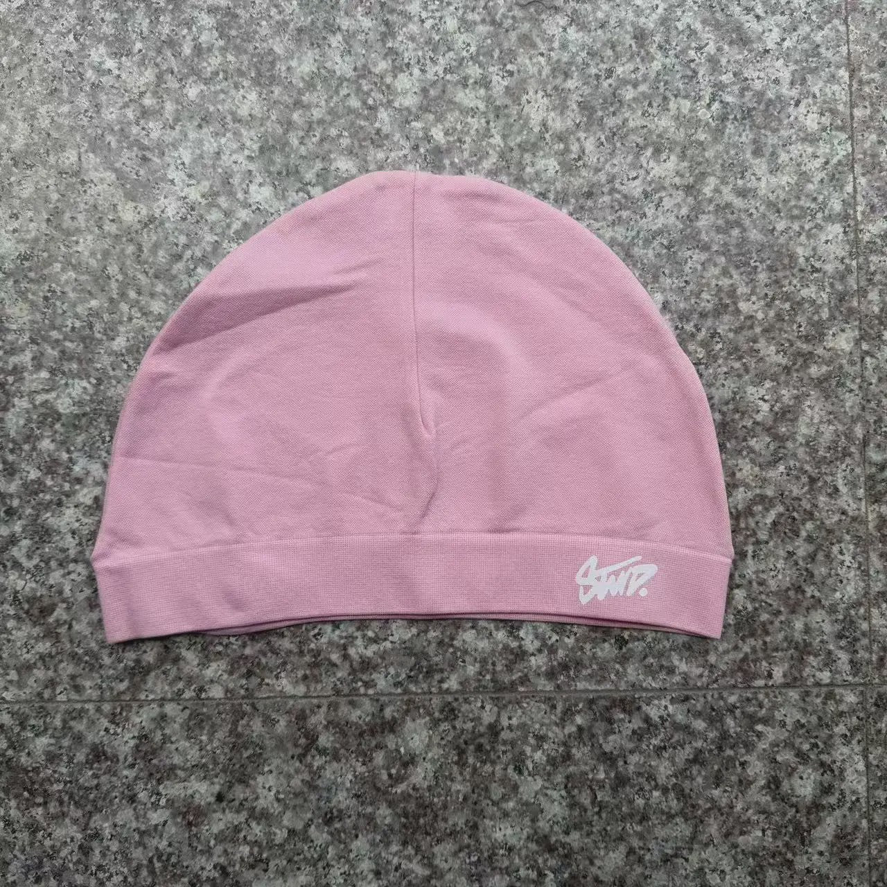 Warme Gebreide Muts met Logo - Comfortabel voor Herfst & Winter