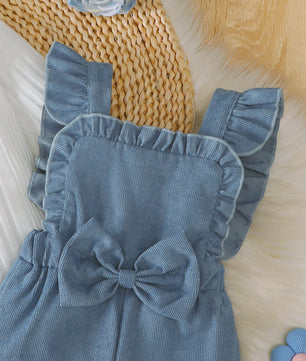 Schattige Baby Outfit: Witte Lange Mouwen Top met Blauwe Overalls en Strik