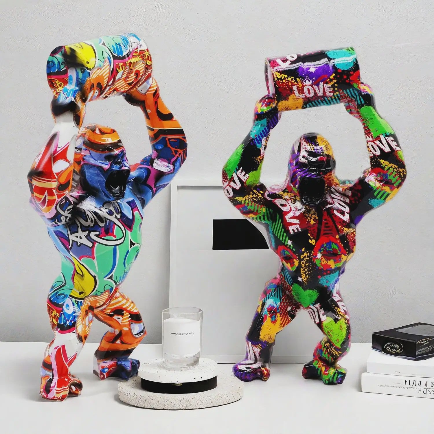 Creatieve Gorilla Beeldje met Graffitikunst - Unieke Woondecoratie