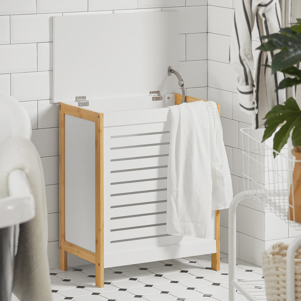 Stijlvolle Witte Wasbox met Bamboe Frame en Deksel