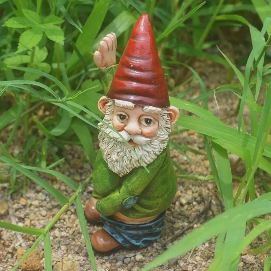 Grappige Plassende Tuinkabouter - Resin Beeldje voor Tuin & Terras