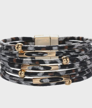 Luxe Leren Armband met Luipaardprint en Goudkleurige Accenten - Multi-Layer