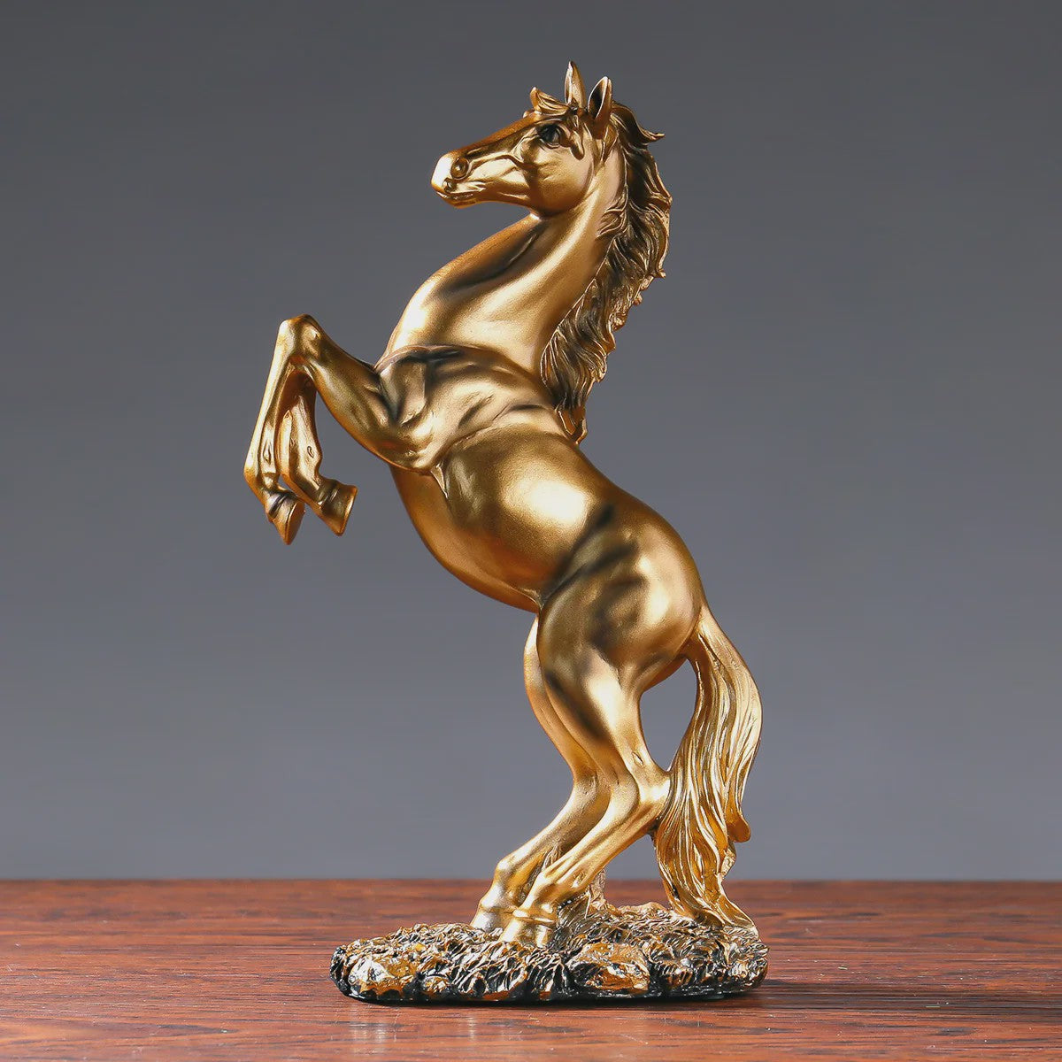 Luxe Winst Paard Statue - Stijlvolle Hars Decoratie voor Woonkamer, Kantoor & Bureau