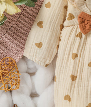 Schattige Baby Meisjes Jumpsuit met Hartjesprint en Strikje - Katoen, Lange Mouwen