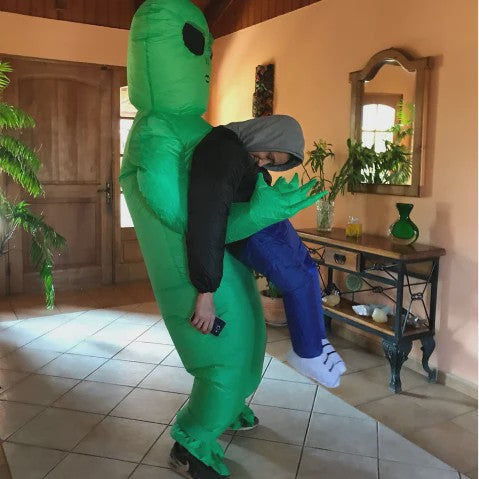 Opblaasbaar Buitenaards Kostuum - Groene Alien met Kind op Arm - Volwassen Feestkostuum