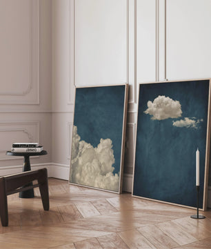 Abstracte Blauwe Wolken Poster - Minimalistische Canvas Muurkunst voor Moderne Woonkamer