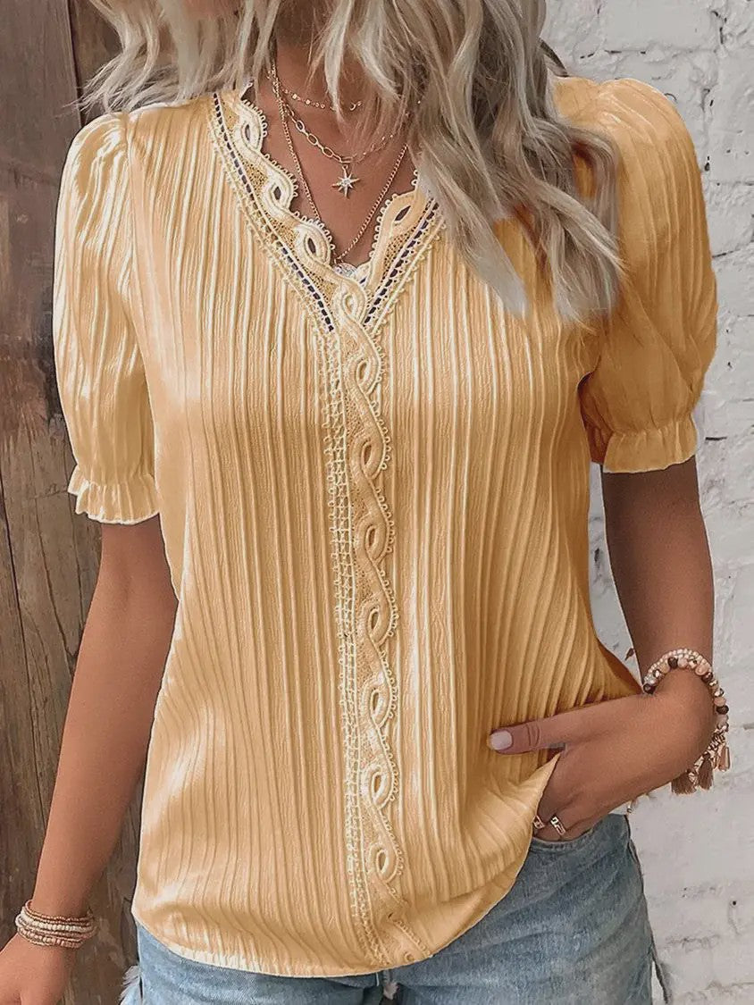 Zomerse Dames Blouse met V-hals en Kantdetails - Korte Mouwen