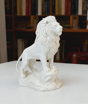 Luxe Leeuw Beeldje - Goud/Zilver Afwerking - Symbool van Moed & Loyaliteit - Decoratie voor Bureau & Kantoor