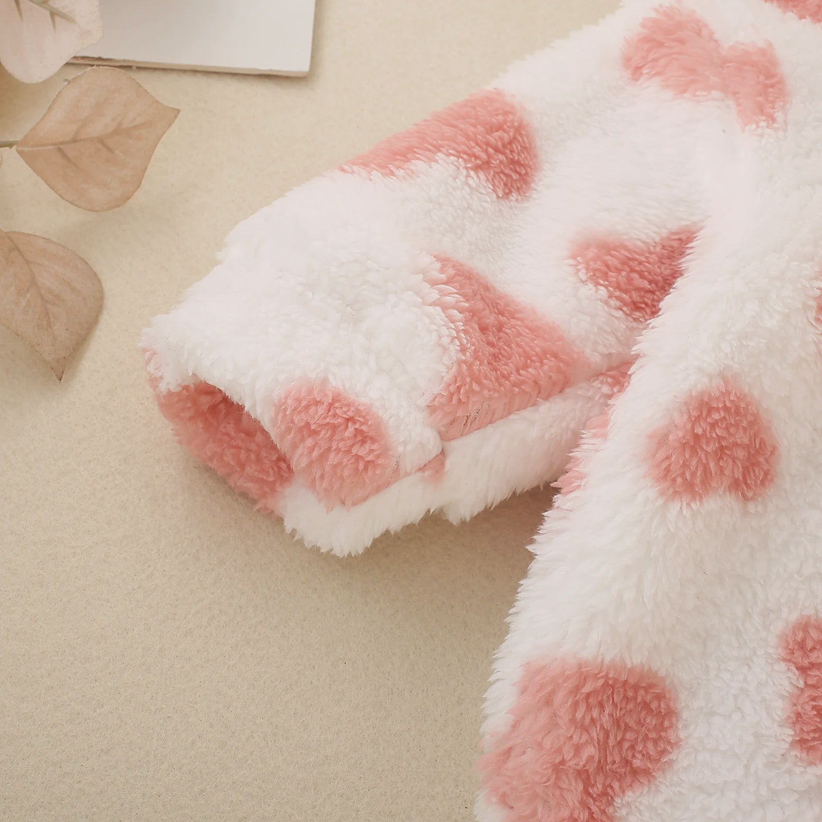Baby Jumpsuit met Hartjesprint - Warm Fleece Romper met Capuchon voor Peuters en Baby's