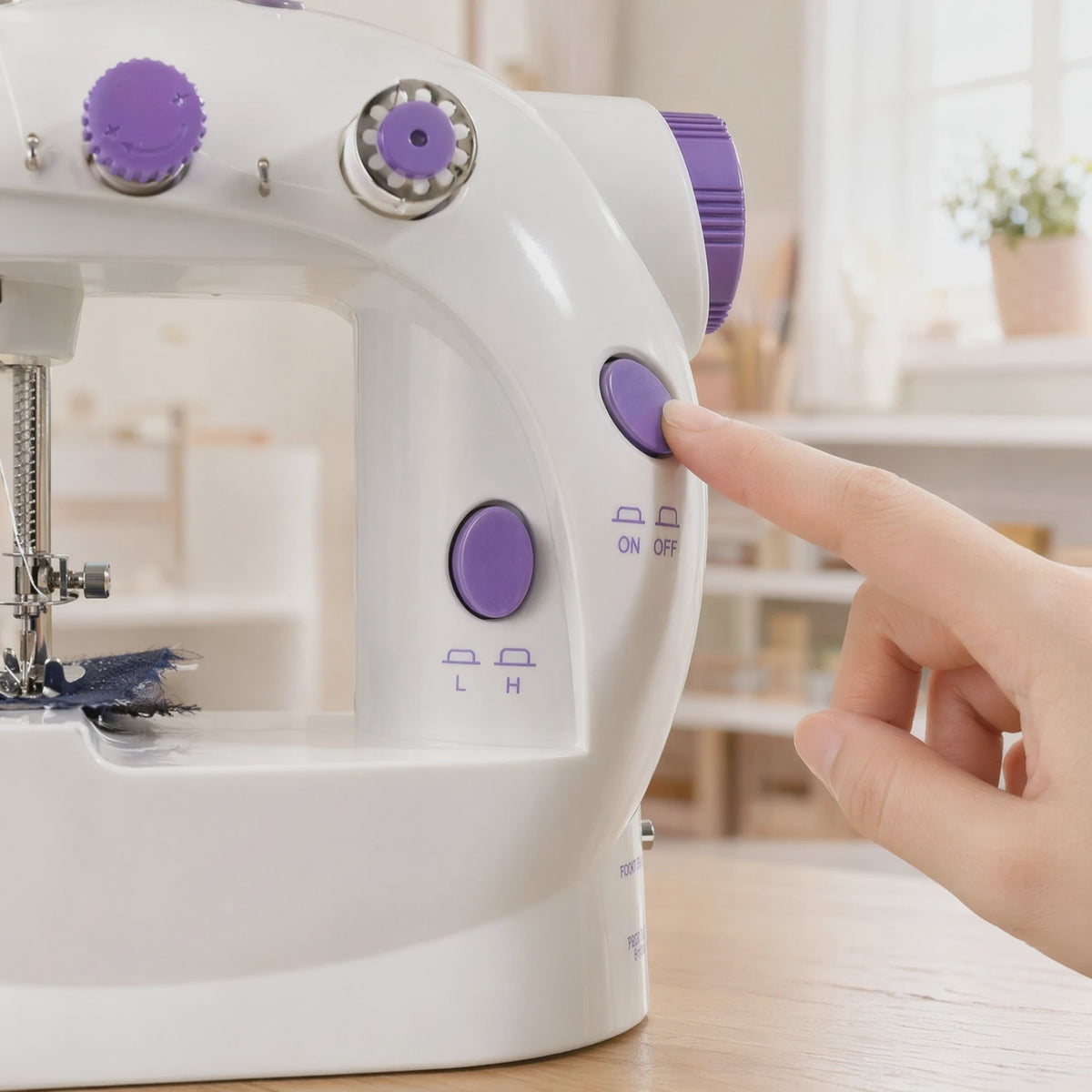 Draagbare Elektrische Naaimachine - 12 Steken, AC/Batterij, 32-delige Accessoireset - Ideaal voor Beginners & DIY