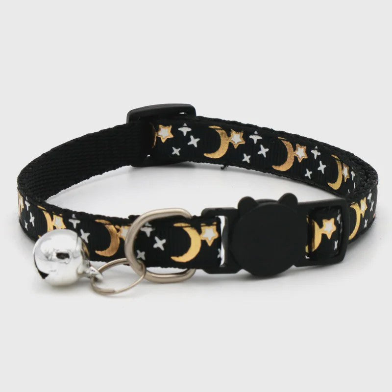 Verstelbare Kattenhalsband met Bel en Sterren/Maan Print - Veilig & Stijlvol