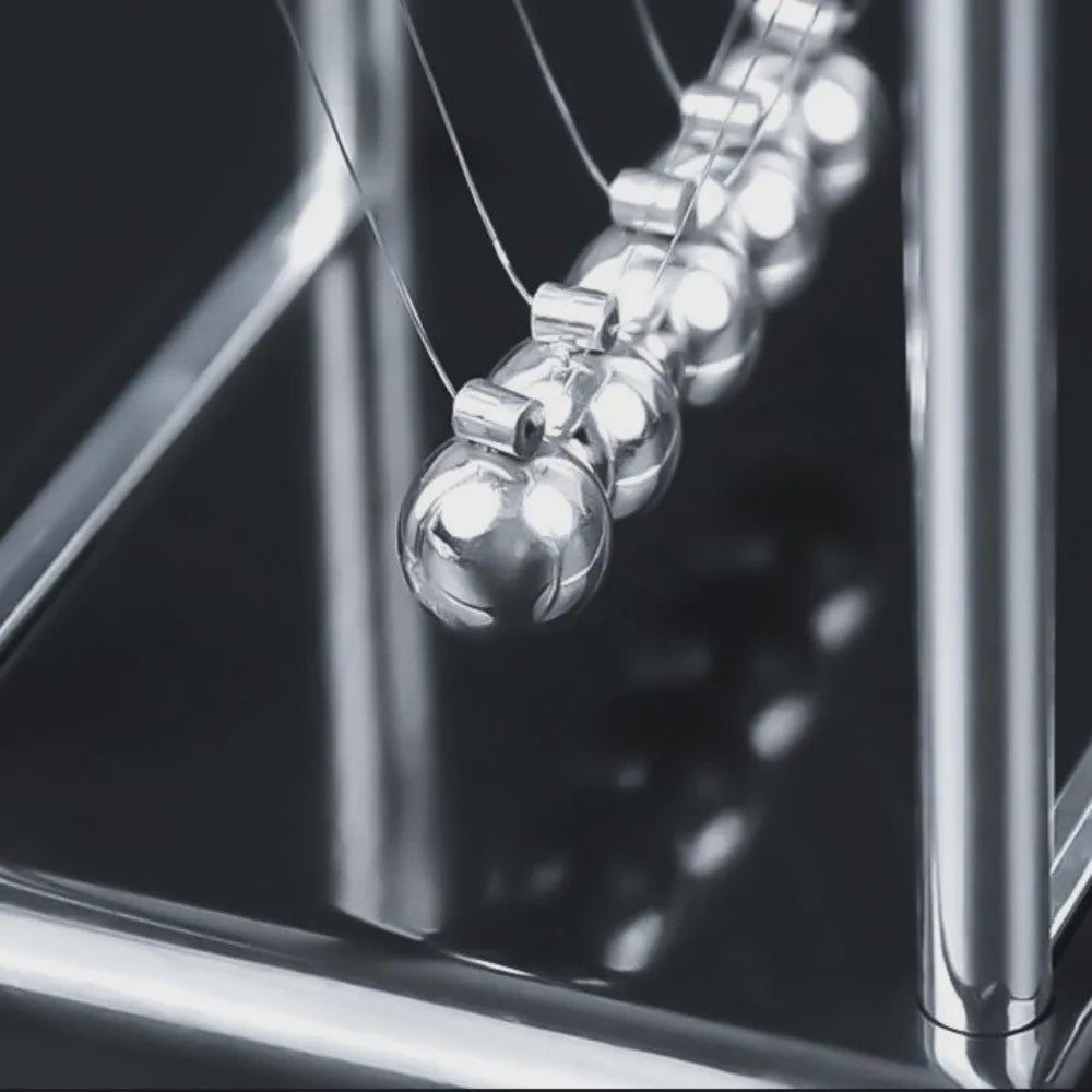 Newton's Cradle: Wetenschappelijk Pendel Speelgoed voor Bureau & Stressverlichting