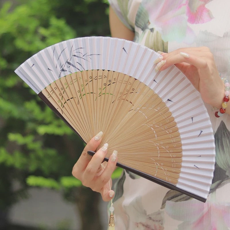 Elegante Chinese Stijl Vouwbare Handwaaier met Kwastje - Perfect voor Dans, Decoratie of Cadeau