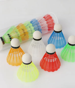 Set van 12 Kleurrijke Badminton Shuttles - Duurzaam en Stabiel voor Plezier