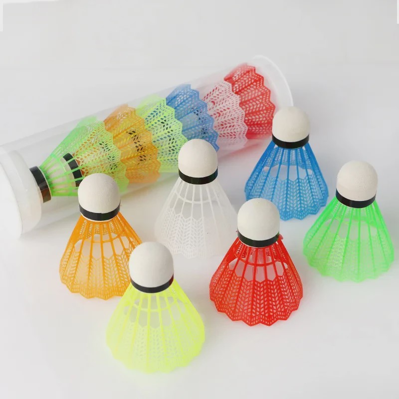 Set van 12 Kleurrijke Badminton Shuttles - Duurzaam en Stabiel voor Plezier