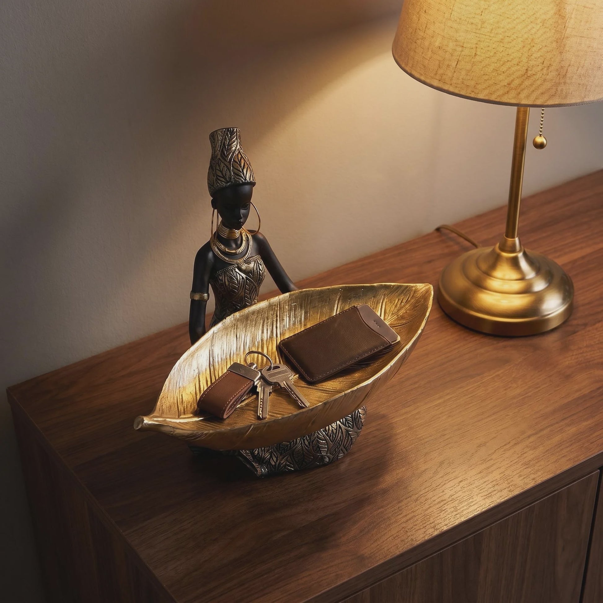 Afrikaanse Vrouw Sculptuur met Gouden Blad Schaal - Decoratieve Opberger & Verzamelobject