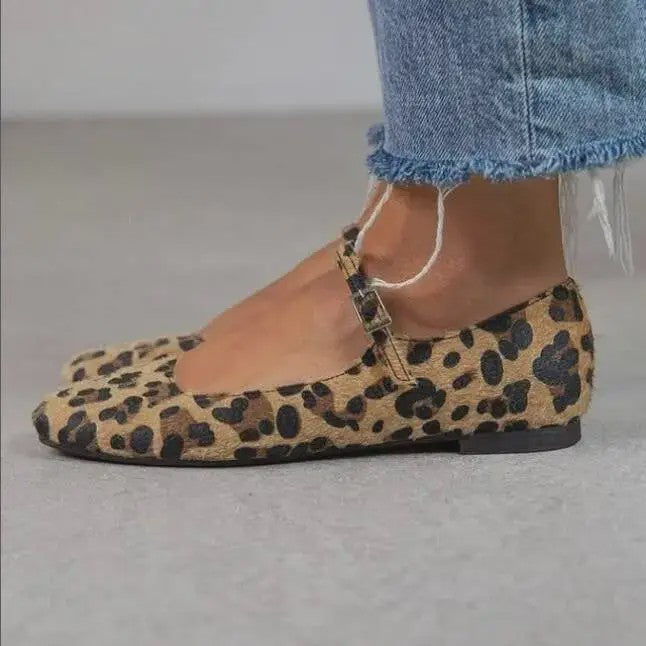 Dames Platte Schoenen met Luipaardprint, Drie Gespen en Ponyhaar Textuur
