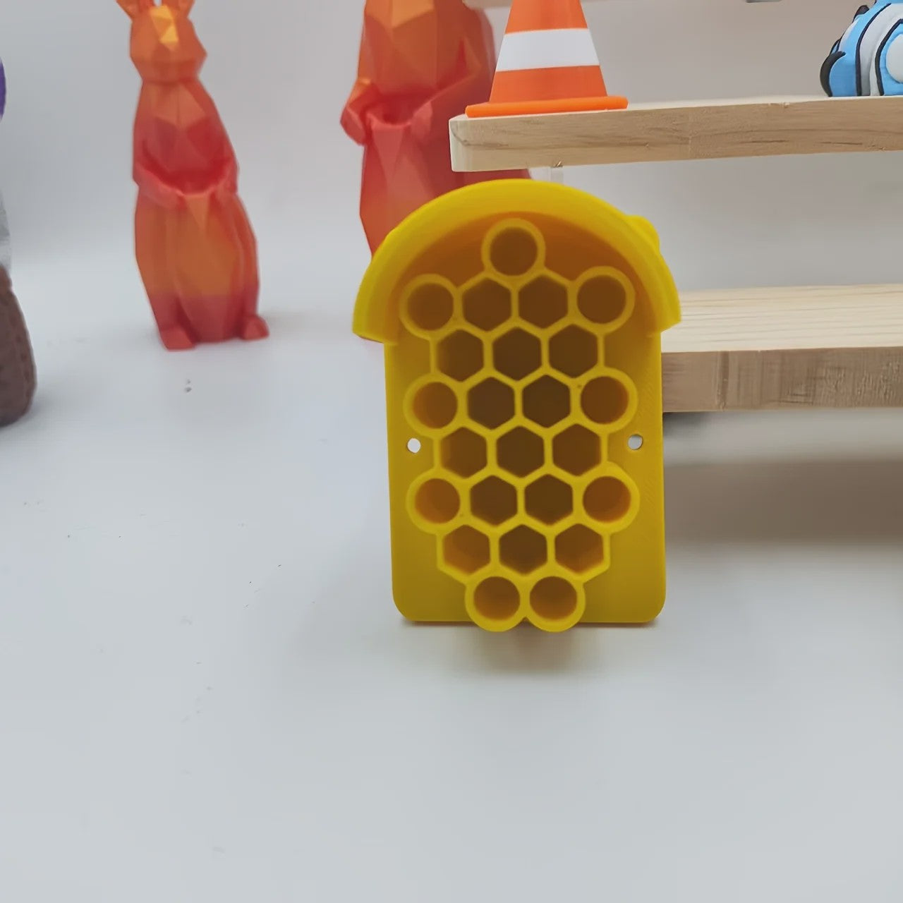 Gele Bijenhotel en Insectenhotel voor Buiten - Duurzaam Ophangbaar Nest