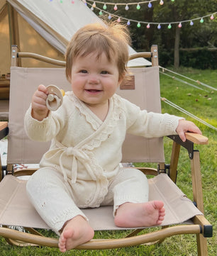 Gebreide Baby Romper met Kanten Rand en V-hals - Jumpsuit voor Jongens & Meisjes