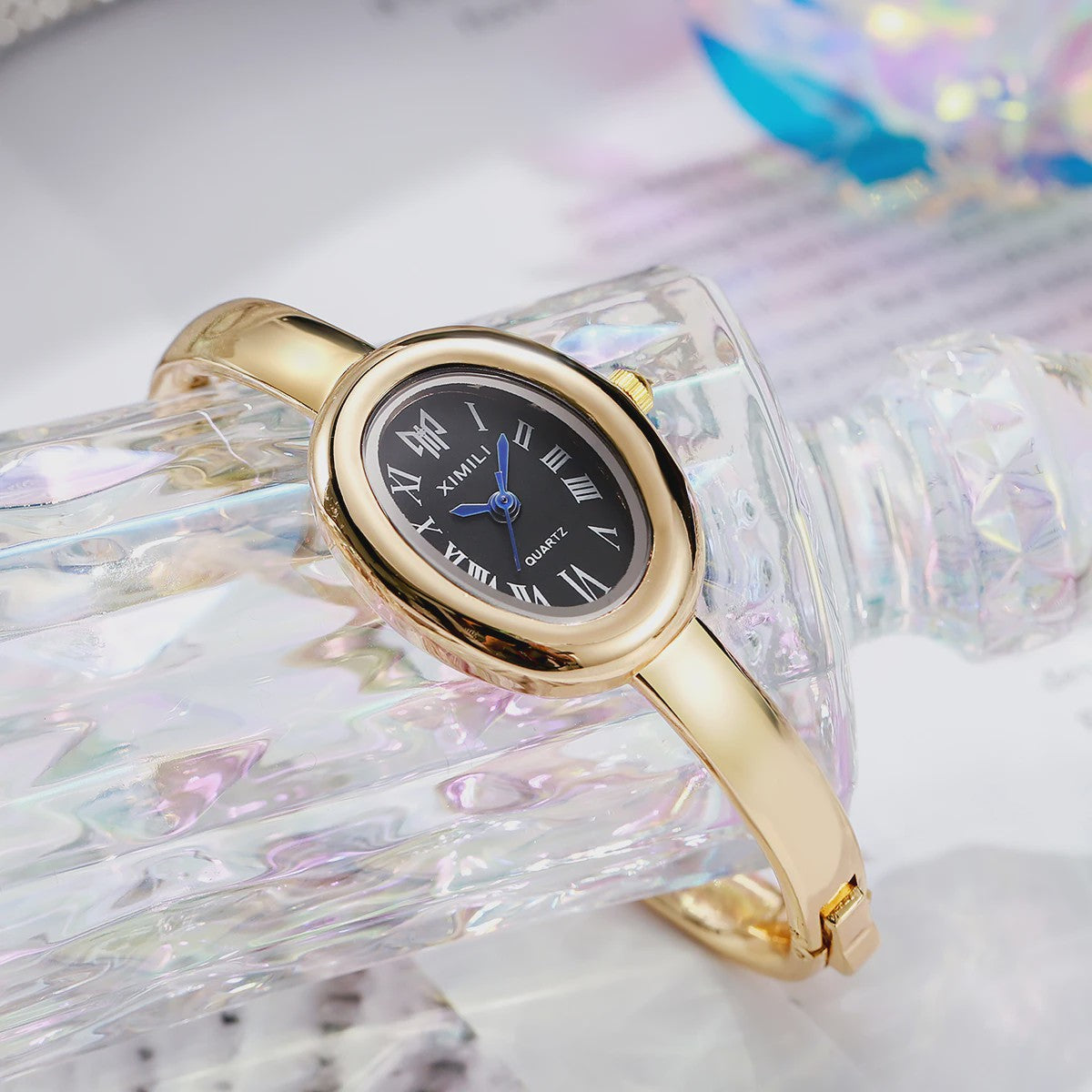Luxe Dameshorloge met Strass en Gouden Afwerking - Elegant Quartz Polshorloge