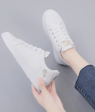 Dames Witte Sneakers met Geborduurde Bloem - Casual Leren Veterschoenen