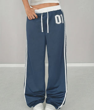 Meisjes Sportbroek met Wijde Pijpen, Trekkoord en '01' Print - Trendy Casual