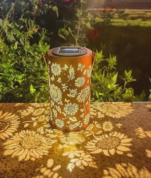 Zonnebloem Lantaarn: Waterdichte Buitenlamp met Licht- en Schaduweffect, Solar Powered voor Tuinpad, Gazon, Patio Decoratie
