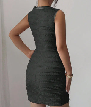 Elegante Getextureerde Bodycon Jurk met Strik en Parelknoopjes