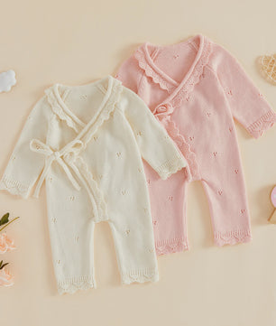 Gebreide Baby Romper met Kanten Rand en V-hals - Jumpsuit voor Jongens & Meisjes