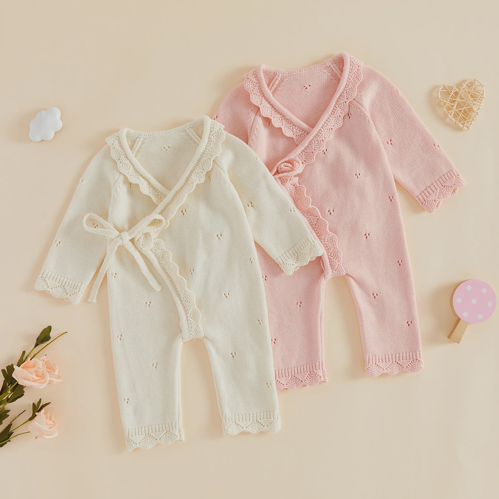 Gebreide Baby Romper met Kanten Rand en V-hals - Jumpsuit voor Jongens & Meisjes