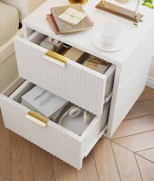 Moderne Witte Nachtkastje met 2 Lades en Gouden Poten - Scandinavisch Design