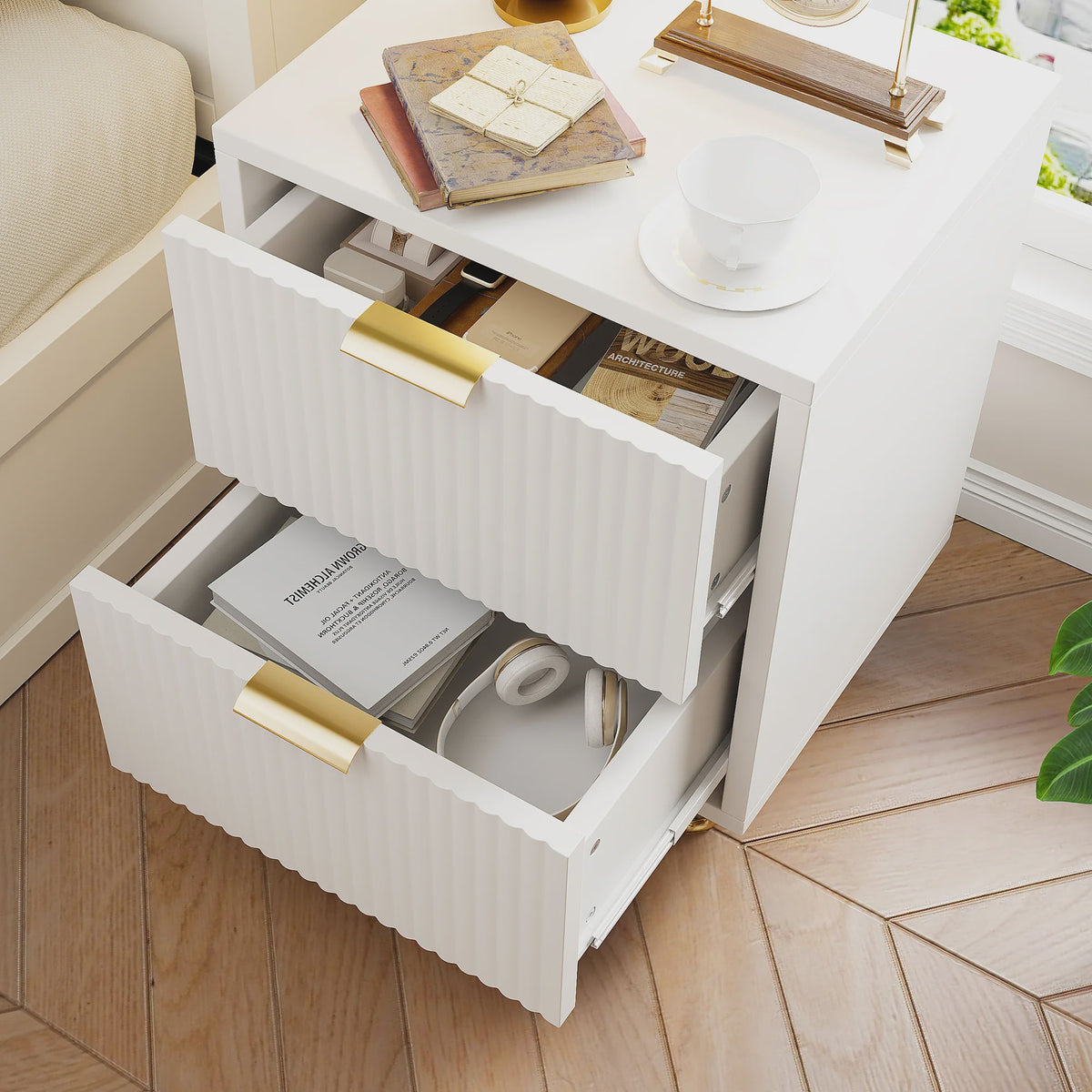 Moderne Witte Nachtkastje met 2 Lades en Gouden Poten - Scandinavisch Design