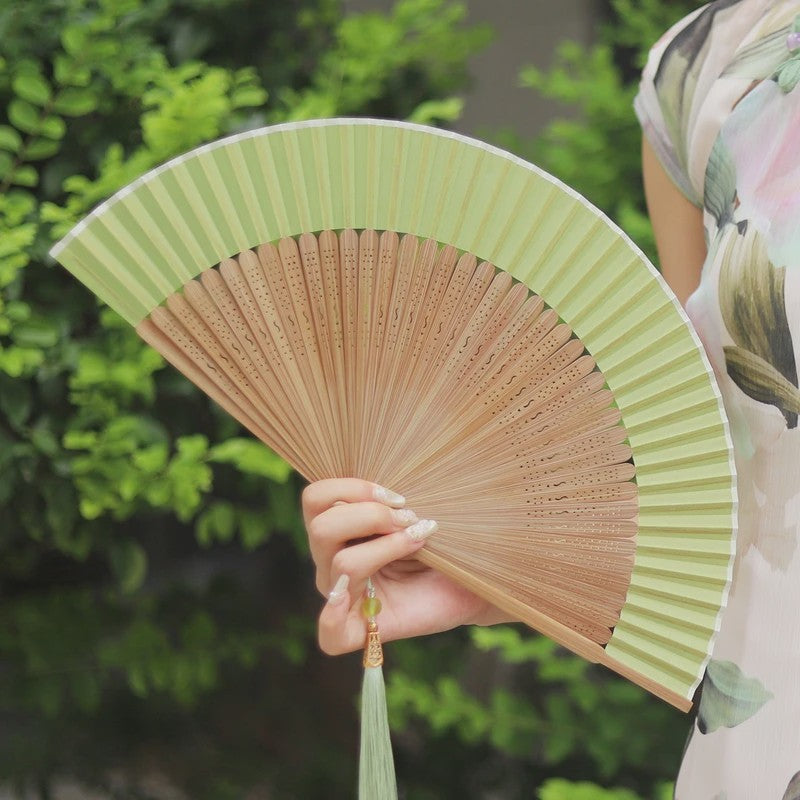 Elegante Chinese Stijl Vouwbare Handwaaier met Kwastje - Perfect voor Dans, Decoratie of Cadeau
