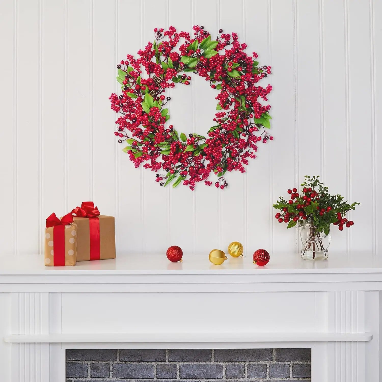 Handgemaakte Kerstkrans met Rode Bessen voor Buiten - Winter Decoratie