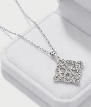 Zilverkleurige Ketting met Zirconia en Keltisch Patroon - Elegant Dames Sieraad