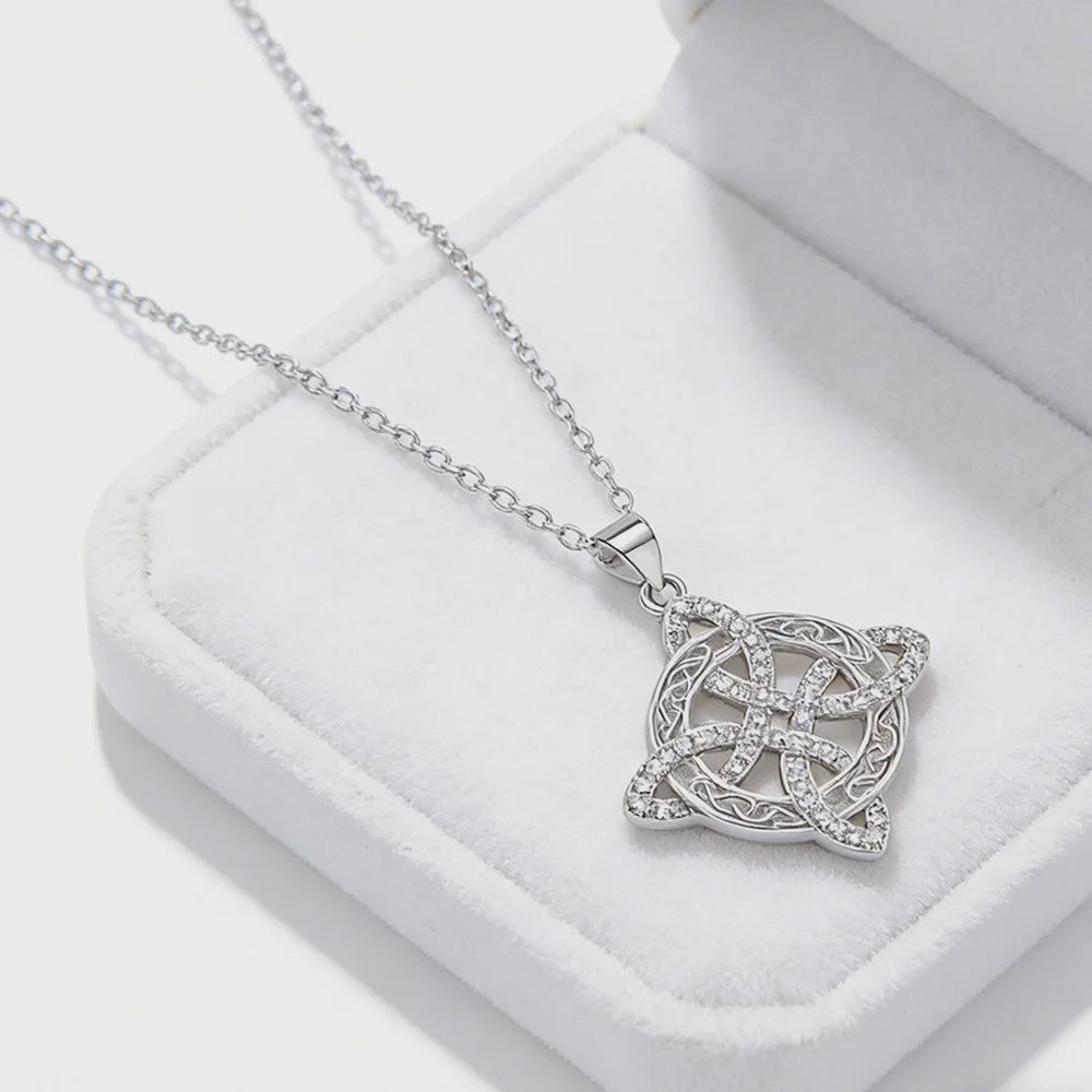 Zilverkleurige Ketting met Zirconia en Keltisch Patroon - Elegant Dames Sieraad
