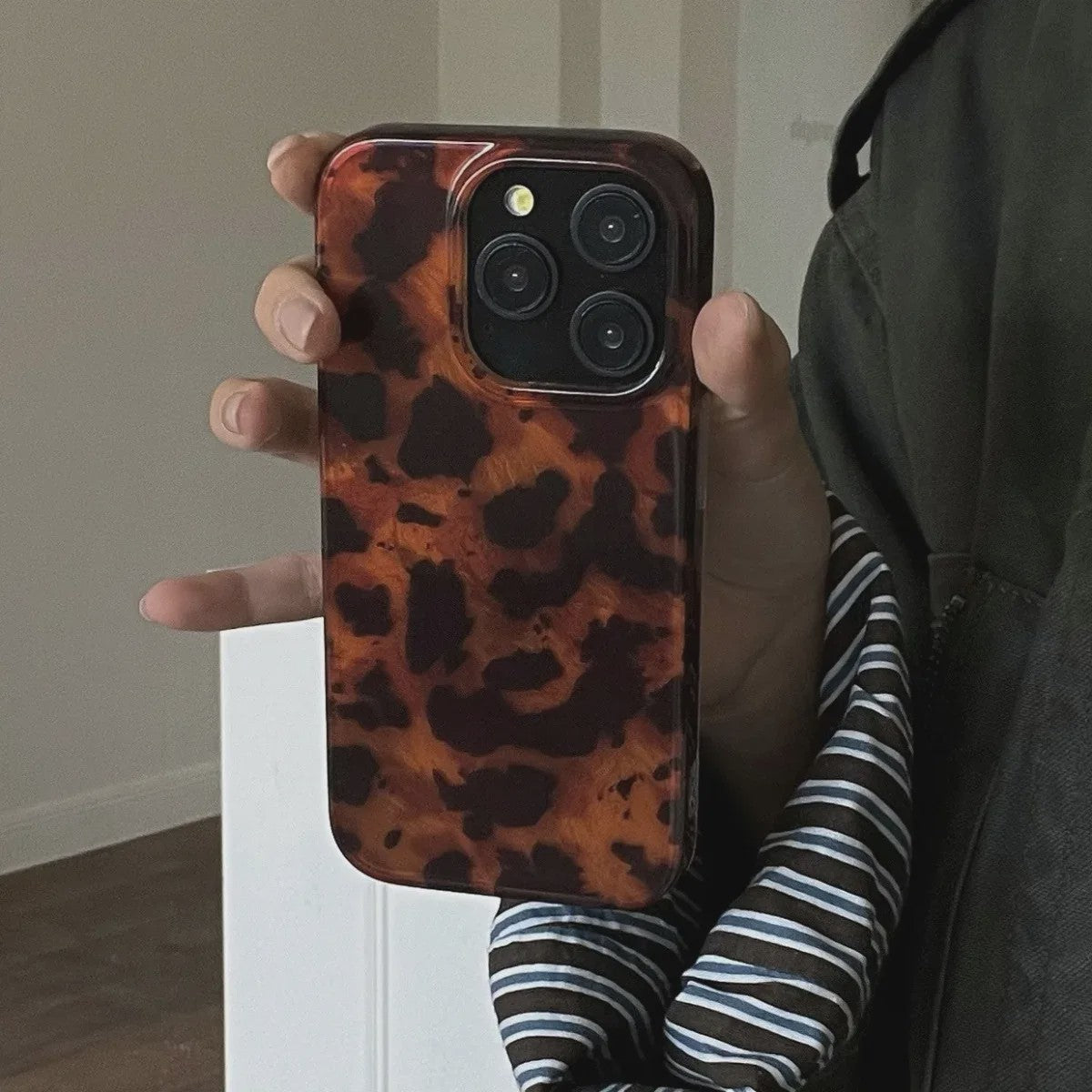 Retro Amber & Luipaard Print Hoesje voor iPhone - Stijlvolle Bescherming