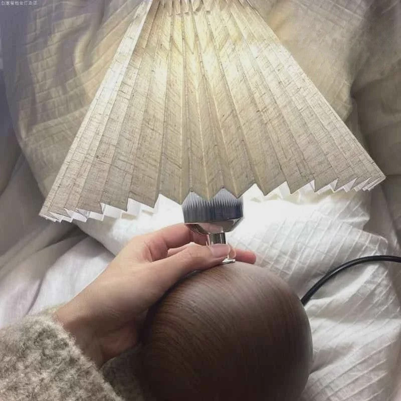 Nordic Plissé Tafellamp - Sfeervolle Slaapkamerlamp met USB & Kleurkeuze