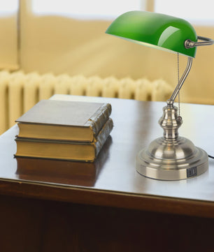 Groene Bankierslamp met 2 USB-poorten en Messing Voet - Klassiek Design, Moderne Functionaliteit